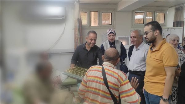 قيادات صحة المنيا تشارك مرضى الغسيل الكلوي فرحة الاحتفال بالمولد النبوي الشريف