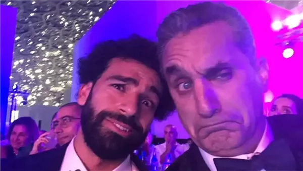 حد لاقي دلع وما يتدلعش والبلد كلها شايلاه فوق دماغها، باسم يوسف يهاجم منتقدي انتقال صلاح إلى طرابزون (فيديو)