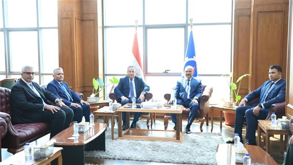 وزير التعليم العالي ومحافظ السويس يبحثان تطوير خدمات المستشفى الجامعي