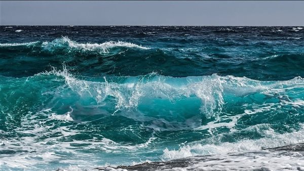 حالة الطقس غدا الإثنين، أمواج مرتفعة ورياح لطيفة ليلًا