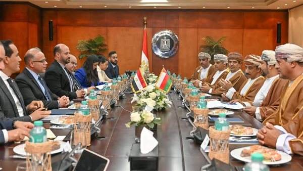 فريد يبحث مع رئيس هيئة المناطق الاقتصادية الخاصة بسلطنة عمان تعزيز الشراكة الاستثمارية والتجارية