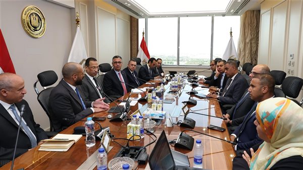 وزيرا التموين والاتصالات يتابعان منظومة كارت الخدمات الحكومية الموحد