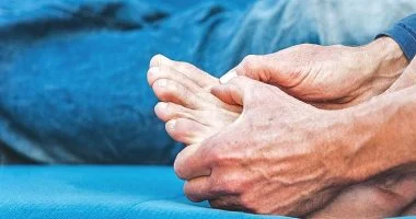 كيف يرتبط النقرس بأمراض القلب؟.. طبيب يوضح العوامل المشتركة
