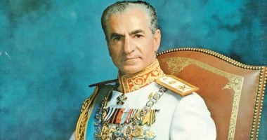 الشاة يهرب من إيران بعد فشل محاولته عزل محمد مصدق.. هل قادت أمريكا العملية؟