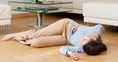 الإغماء المتكرر.. 6 علامات مصاحبة تتطلب الذهاب للمستشفى فورا