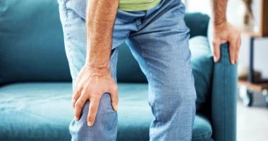 الألياف تقلل آلام خشونة الركبة.. دراسة تكشف الرابط بين صحة الأمعاء والمفاصل
