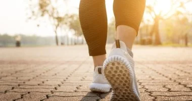 المشى بعد تناول العشاء.. كيف يساعد فى خفض سكر الدم؟