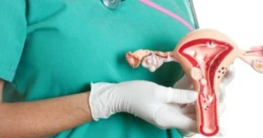 نزيف بعد انقطاع الطمث أبرزها.. 7 علامات تحذيرية لهذا السرطان لا يجب تجاهلها