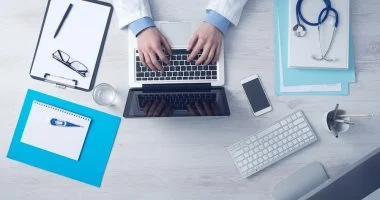 دراسة كندية تحذر: معظم أجهزة الذكاء الصناعي الطبية لم تخضع لاختبارات