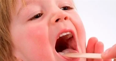 ابنك هيعمل عملية اللوز؟.. أهم التعليمات والأطعمة المناسبة قبل وبعد الجراحة