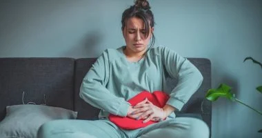 “متلازمة ما قبل الحيض”.. لماذا تشعر بعض النساء أنهن أقل جمالا