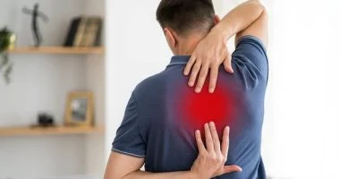 مش مجرد إرهاق.. لماذا لا يجب إهمال آلام الجسم بعد سن الـ 50