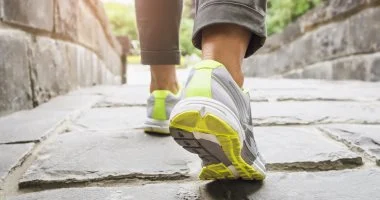 ماذا يحدث لجسمك إذا توقفت عن المشى بعد سن الأربعين؟
