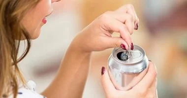 دراسة تحذر من ارتباط المشروبات السكرية بالسرطان.. تعرف على أخطرها