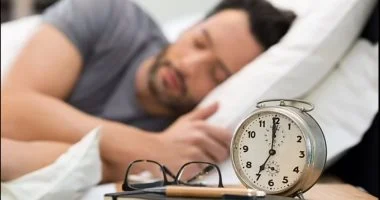 عادات بسيطة قبل النوم هتساعدك على الاستيقاظ بدون منبه