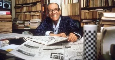 نجيب محفوظ وأصدقاؤه.. ماذا قالوا عنه؟