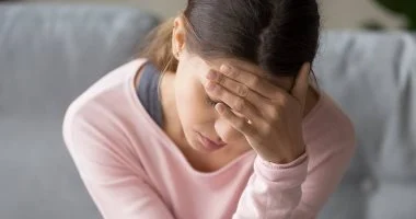 مرتبطة بالتحدث.. علامات مبكرة للخرف تظهر فى الثلاثينات من العمر
