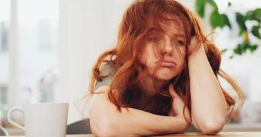تنام 8 ساعات وما زلت تشعر بالإرهاق؟.. قد يكون السبب نقص 4 عناصر غذائية