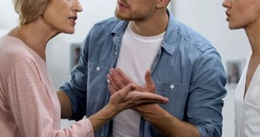 هل وضع حدود مع أهل الزوج دليل على الكراهية؟.. الصحة النفسية توضح