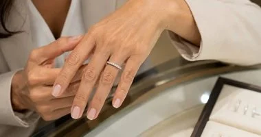 لو شبكتك خاتم ألماس.. 5 نصائح تساعدك على اختيار القطعة المناسبة