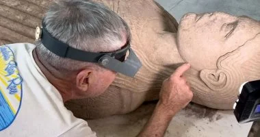اكتشاف تمثال أثرى عمره 2500 عام أسفل طريق رومانى.. اعرف مكانه