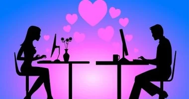 كل مرة كأنها أول مرة.. ليه بنحب نعيد قراءة رسايل الحبايب؟