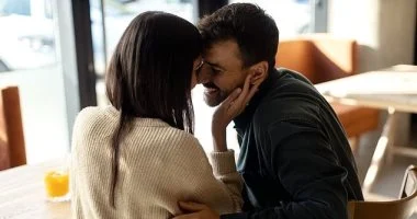 لماذا أصبحت نساء جيل Z يفضلن المواعدة بعيدا عن معايير الوسامة؟.. دراسة تكشف