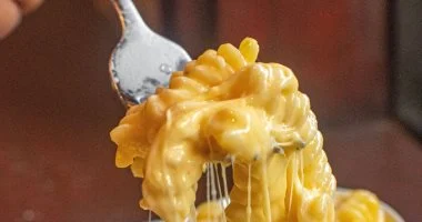 طريقة عمل مكرونة بالجبن الكريمى والفطر.. وصفة سريعة بطعم المطاعم