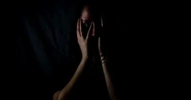 تفسير حلم المطاردة من شخص مجهول.. لماذا يتكرر هذا المنام لدى البعض؟