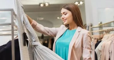 الأوكازيون الصيفى بدأ.. 7 حاجات تستاهل تشتريها و5 قواعد تحمى ميزانيتك