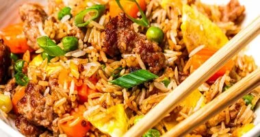 طريقة عمل الأرز المقلى زى المطاعم الآسيوية.. وجبة سريعة ولذيذة