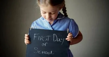 طفلك داخل المدرسة لأول مرة؟.. 5 خطوات تساعده على بداية أسهل
