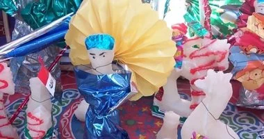 حلاوة زمان.. العروسة والحصان يحاولان الصمود وبائع: زبائنهما كبار السن