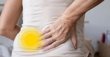 آلام الظهر قد تكون أكثر من مجرد مشكلة عضلية.. متى تستدعى زيارة الطبيب؟