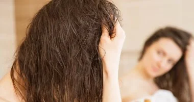 وصفة طبيعية من مطبخك.. 3 مكونات لترطيب الشعر الجاف
