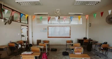 تفسير حلم العودة إلى المدرسة بعد تركها والانتهاء من التعليم