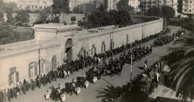 ذاكرة القاهرة.. صورة نادرة للموكب البرلمانى للملك فؤاد عام 1930