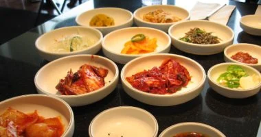 ماذا يأكل العالم على مائدة الإفطار؟.. من الأرز والسمك إلى الكرواسون