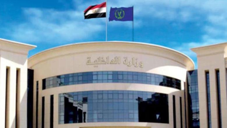 الداخلية تنفي انتماء المتهم بقتل أسرة التجمع الخامس للشرطة