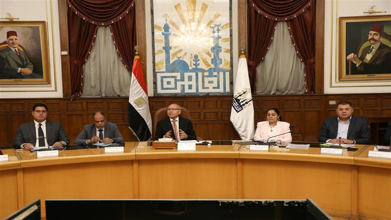محافظ القاهرة: تبسيط إجراءات ترخيص المحلات التجارية وتخفيض الرسوم 50%