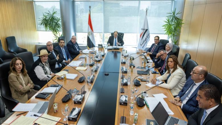 جهاز حماية المنافسة يعقد أول اجتماعاته بتشكيله الجديد برئاسة محمود ممتاز