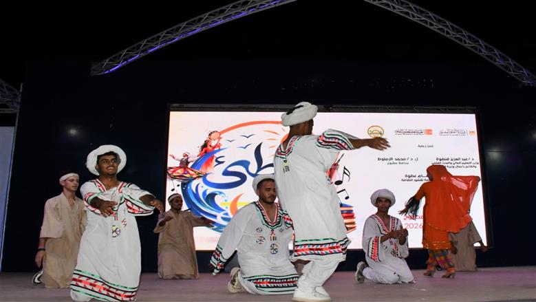 «ثقافة مطروح» تقدم عروضا فلكلورية وموسيقى عربية في افتتاح «شاطئ الفن»