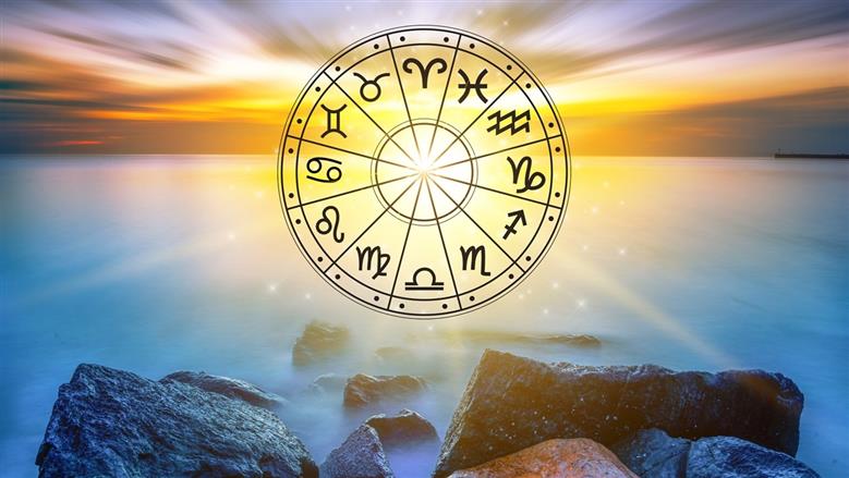 مفاجآت مهنية لمولود برج القوس وقرارات تغير مسار يومه.. ماذا يخبئ لك الفلك؟
