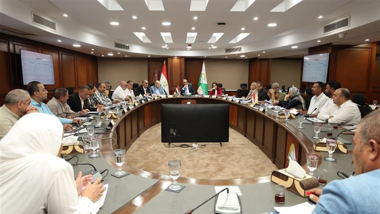 محافظ الجيزة يترأس اجتماعًا موسعًا لتسريع ملف تقنين أراضي أملاك الدولة في 5 أحياء ومراكز