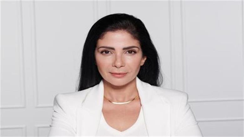 بعد 3 سنوات من الغياب.. منى زكي تعود للدراما بقصة زوجية معقدة في «طالع نازل»