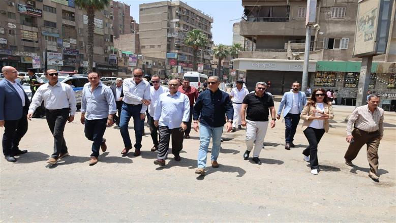 حملات مكثفة لرفع المخلفات والتصدي للإشغالات والتعديات بشوارع الجيزة