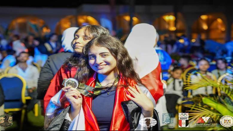 «جوي» بطلة العرب للشطرنج في عمر الـ17.. وتستعد للأولمبياد
