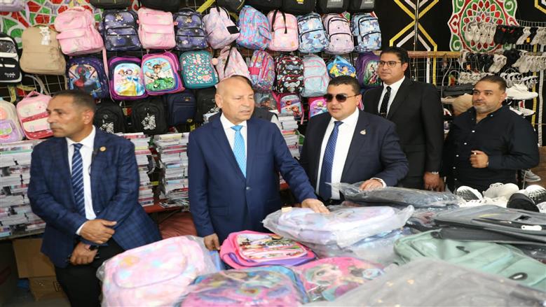 محافظ القاهرة يفتتح معرض «أهلا مدارس» بأسعار مخفضة في حيي وسط باب الشعرية