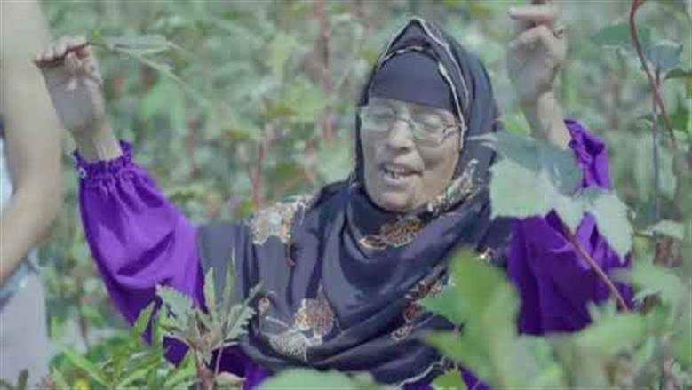 الحاجة نبيلة تستعد لطرح أول فيديو كليب: «انتظرونا»