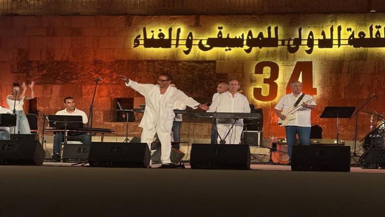 مدحت صالح يتألق في حفل كامل العدد بختام مهرجان القلعة